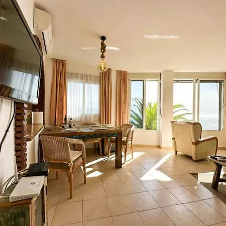 Apartment Mit Direktem Meerblick In Nerja