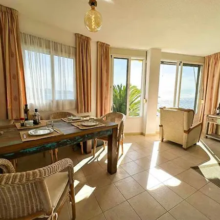 Apartment Mit Direktem Meerblick In *