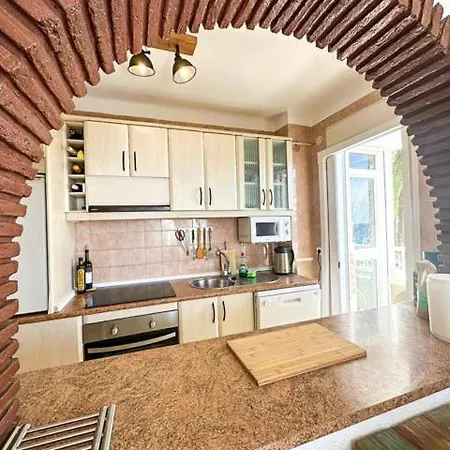 Apartment Mit Direktem Meerblick In